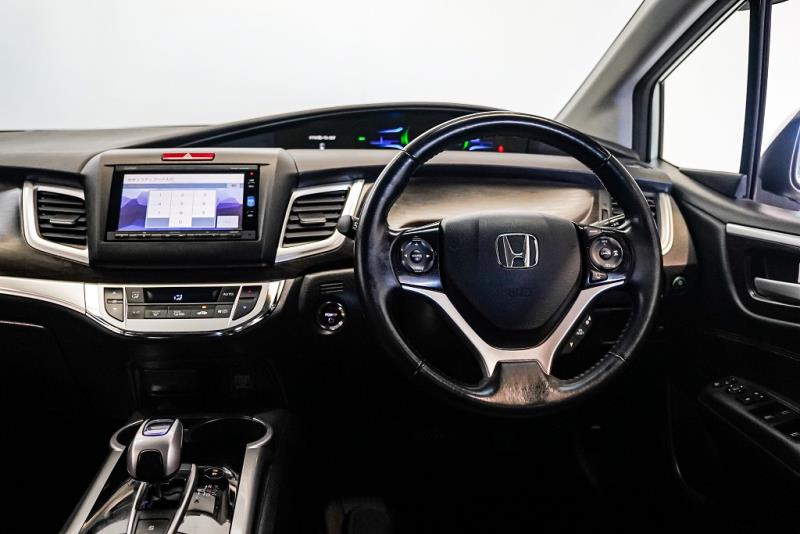 2015 Honda Jade Hybrid / Shuttle
