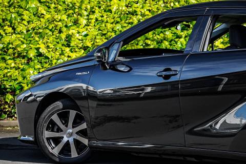 2016 Toyota Mirai - Thumbnail