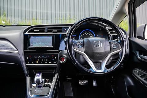 2016 Honda Shuttle Z Hybrid - Thumbnail