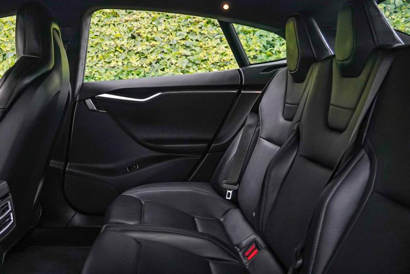 2015 Tesla Model S P85D 4WD