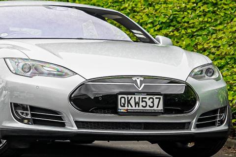 2015 Tesla Model S P85D 4WD - Thumbnail