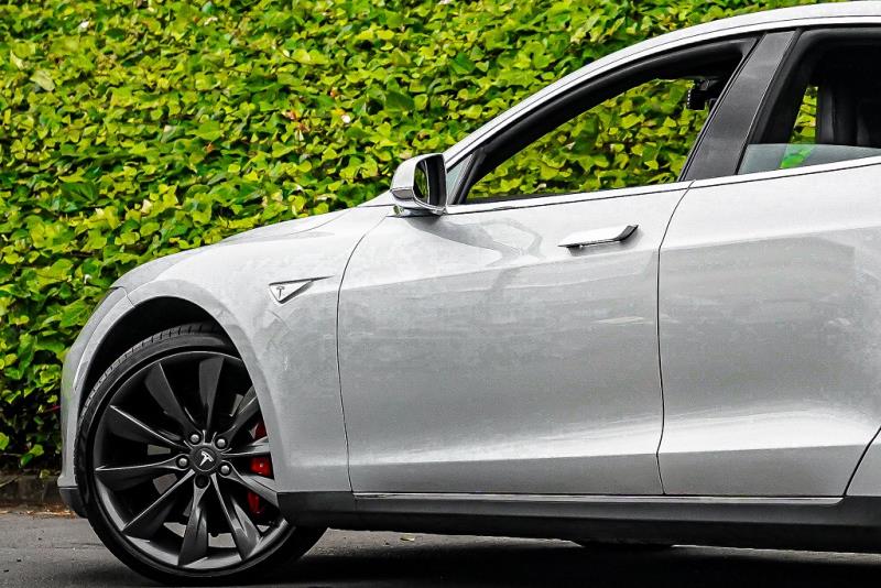 2015 Tesla Model S P85D 4WD
