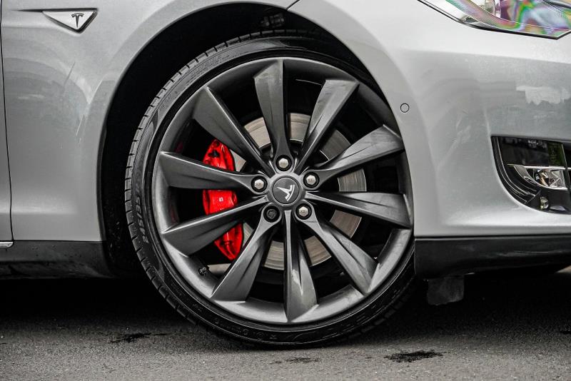 2015 Tesla Model S P85D 4WD