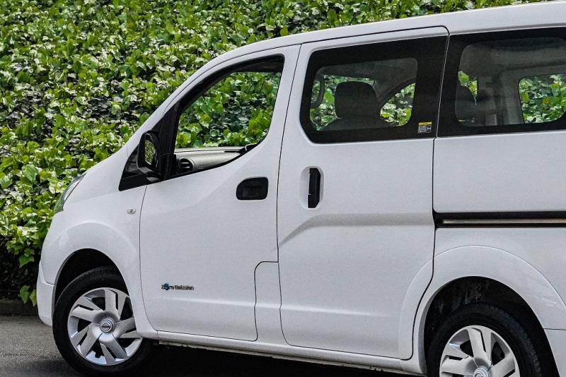 2015 Nissan e-NV200 5 Seater