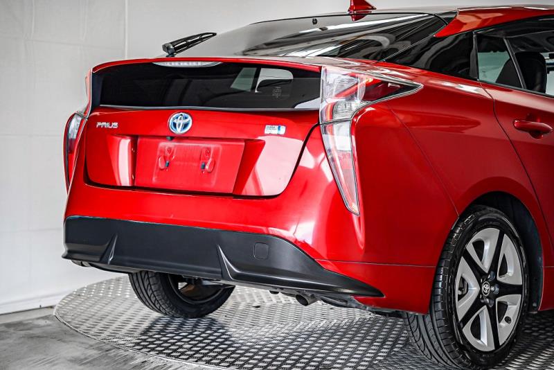 2016 Toyota Prius Hybrid S Touring