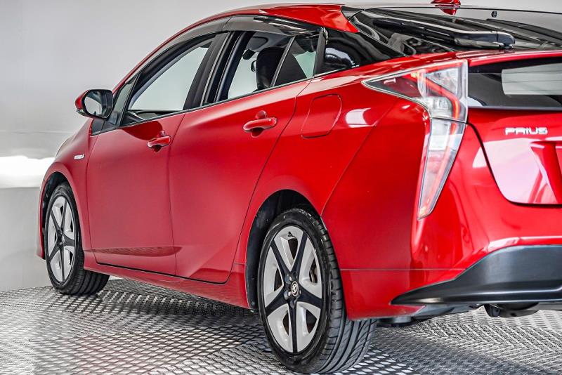 2016 Toyota Prius Hybrid S Touring