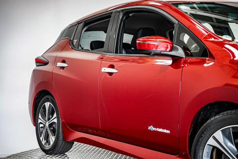 2017 Nissan Leaf 40G 89% SOH - Thumbnail