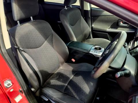 2015 Toyota Prius Alpha Hybrid - Thumbnail