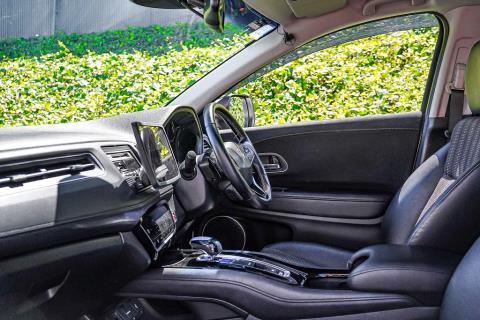 2017 Honda Vezel Z Hybrid / HR-V - Thumbnail