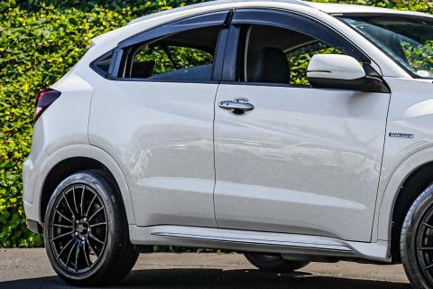 2017 Honda Vezel Z Hybrid / HR-V - Thumbnail