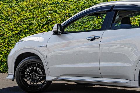 2017 Honda Vezel Z Hybrid / HR-V - Thumbnail