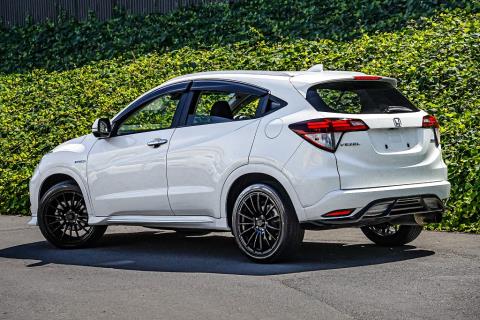 2017 Honda Vezel Z Hybrid / HR-V - Thumbnail