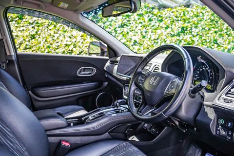 2017 Honda Vezel Z Hybrid / HR-V - Thumbnail