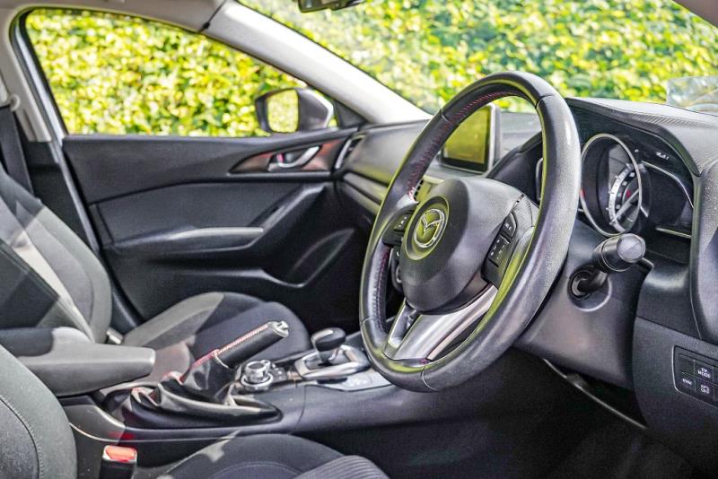 2013 Mazda Axela Hybrid S