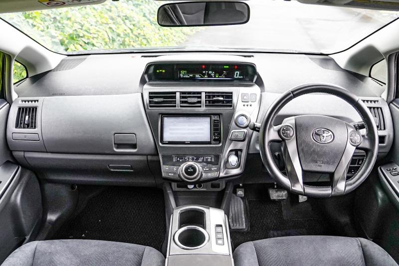 2014 Toyota Prius Alpha Hybrid