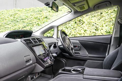 2014 Toyota Prius Alpha Hybrid - Thumbnail