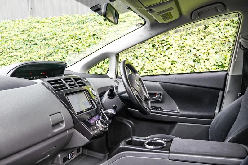 2014 Toyota Prius Alpha Hybrid