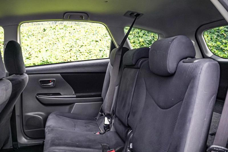2014 Toyota Prius Alpha Hybrid