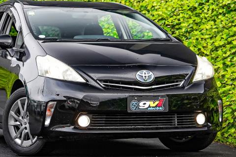 2014 Toyota Prius Alpha Hybrid - Thumbnail