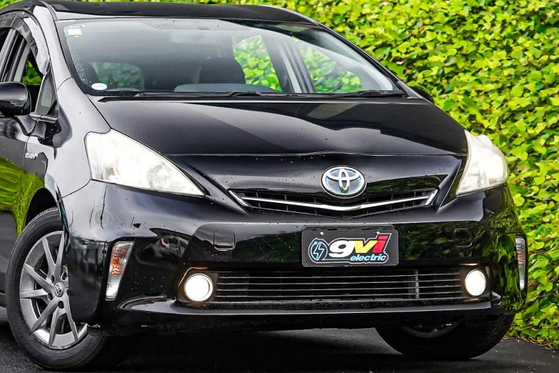 2014 Toyota Prius Alpha Hybrid