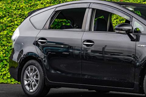 2014 Toyota Prius Alpha Hybrid - Thumbnail