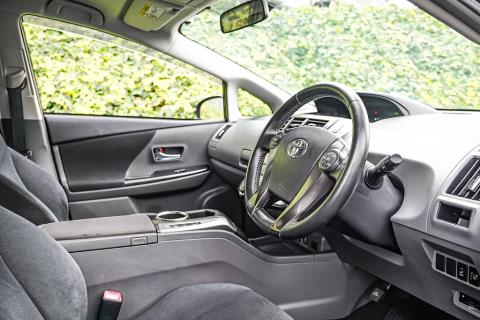 2014 Toyota Prius Alpha Hybrid - Thumbnail