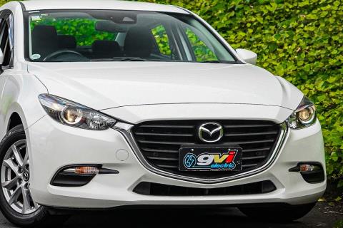 2017 Mazda Axela Hybrid - Thumbnail