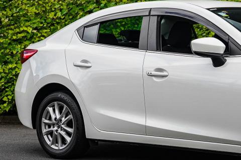 2017 Mazda Axela Hybrid - Thumbnail