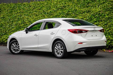 2017 Mazda Axela Hybrid - Thumbnail