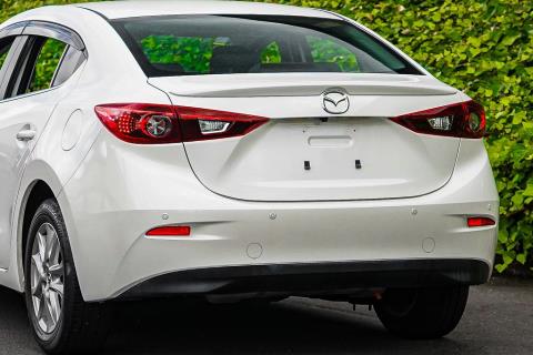 2017 Mazda Axela Hybrid - Thumbnail