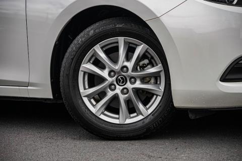 2017 Mazda Axela Hybrid - Thumbnail