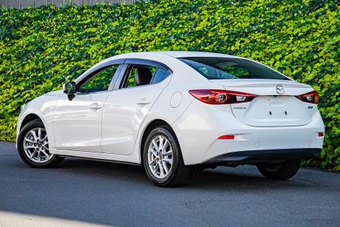 2014 Mazda Axela Hybrid L Package - Thumbnail