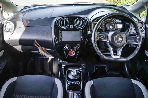 2017 Nissan Note e-Power X - Thumbnail
