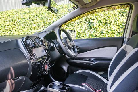 2017 Nissan Note e-Power X - Thumbnail