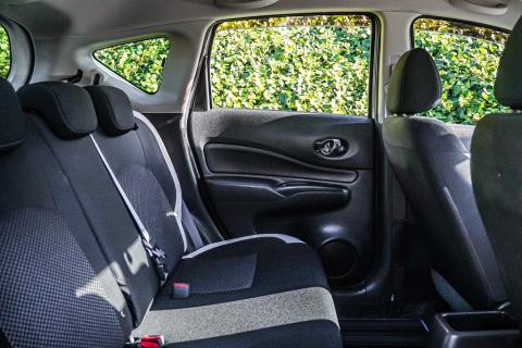 2017 Nissan Note e-Power X - Thumbnail