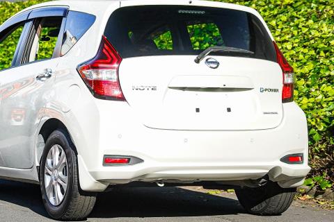 2017 Nissan Note e-Power X - Thumbnail
