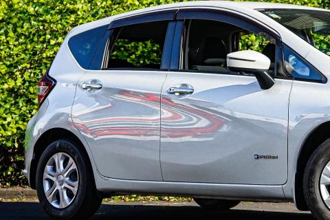 2017 Nissan Note e-Power X - Thumbnail