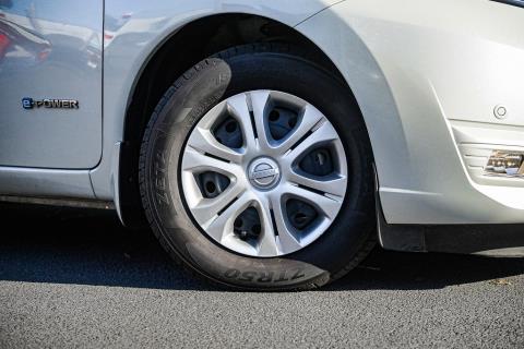 2017 Nissan Note e-Power X - Thumbnail