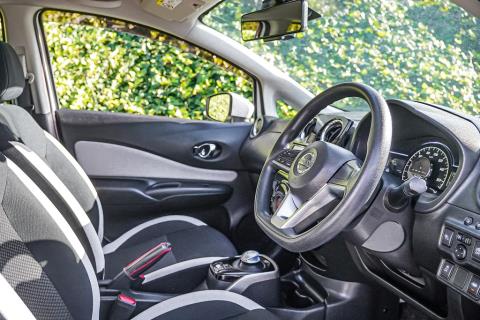 2017 Nissan Note e-Power X - Thumbnail