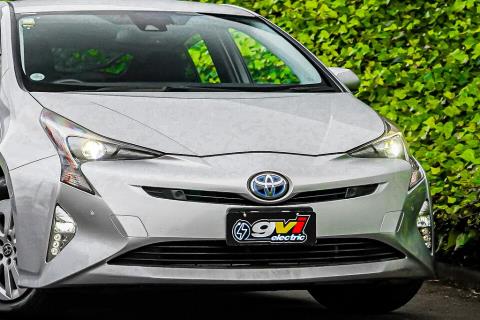 2016 Toyota Prius S 4th Gen - Thumbnail