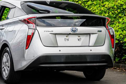 2016 Toyota Prius S 4th Gen - Thumbnail