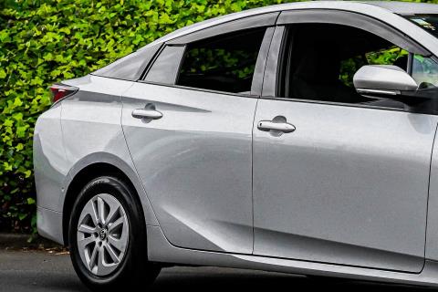 2016 Toyota Prius S 4th Gen - Thumbnail
