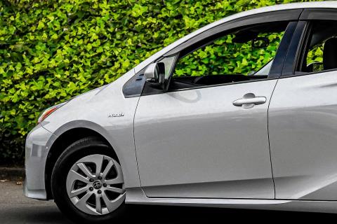 2016 Toyota Prius S 4th Gen - Thumbnail