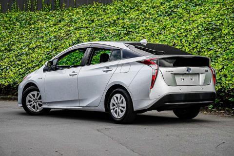 2016 Toyota Prius S 4th Gen - Thumbnail