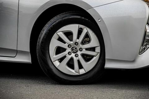 2016 Toyota Prius S 4th Gen - Thumbnail