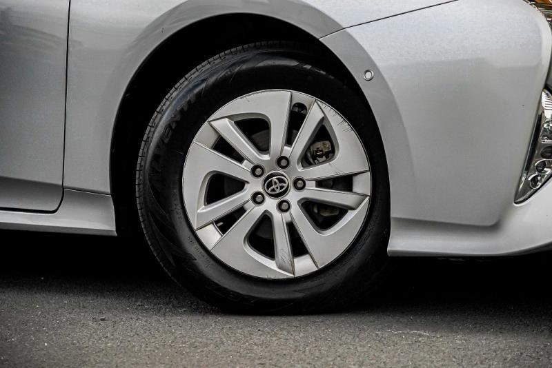 2016 Toyota Prius S 4th Gen