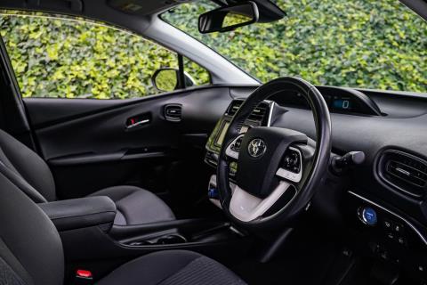 2016 Toyota Prius S 4th Gen - Thumbnail