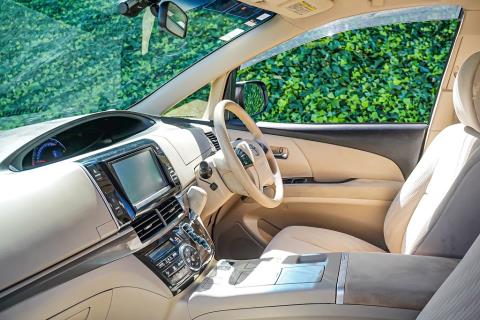 2014 Toyota Estima Hybrid - Thumbnail