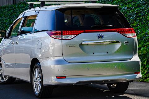 2014 Toyota Estima Hybrid - Thumbnail