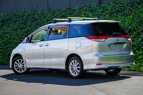 2014 Toyota Estima Hybrid - Thumbnail
